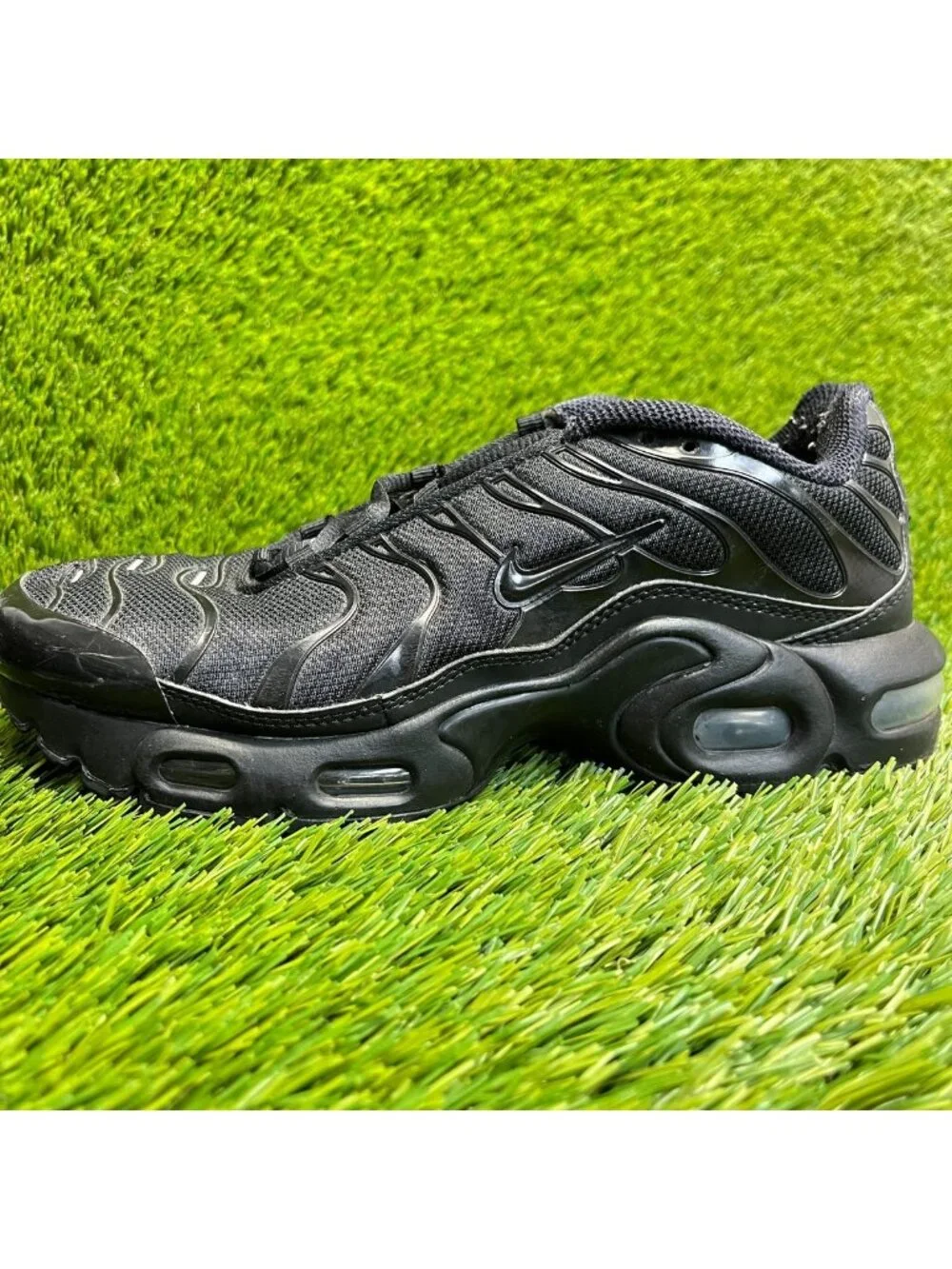Nike Air Max Plus Boys Size 6Y Triple Black Athletic Running Shoes Sneakers